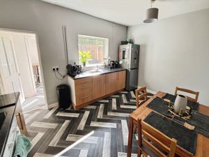 Kitchen dining room- click for photo gallery